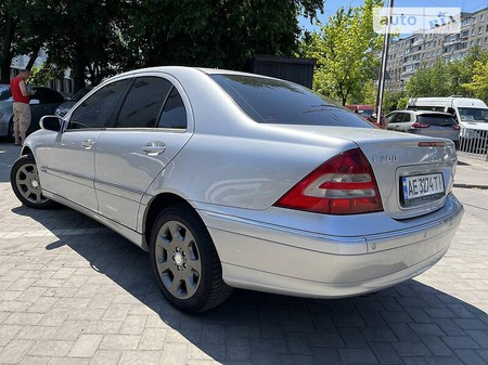 Mercedes-Benz C 200 2005  випуску Дніпро з двигуном 0 л бензин седан автомат за 5700 долл. 