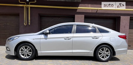 Hyundai Sonata 2015  випуску Вінниця з двигуном 2 л газ седан автомат за 9400 долл. 