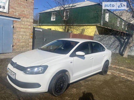 Volkswagen Polo 2013  випуску Київ з двигуном 0 л бензин седан автомат за 7400 долл. 