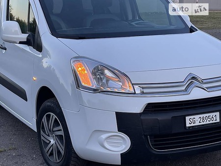 Citroen Berlingo 2014  випуску Львів з двигуном 1.6 л дизель мінівен механіка за 8550 долл. 