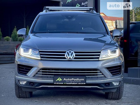 Volkswagen Touareg 2016  випуску Київ з двигуном 3.6 л бензин позашляховик автомат за 24400 долл. 