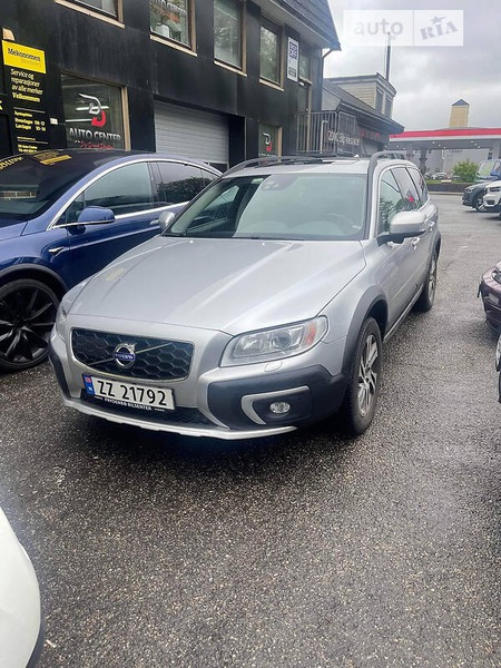 Volvo XC60 2014  випуску Луцьк з двигуном 2.4 л дизель позашляховик автомат за 15800 долл. 