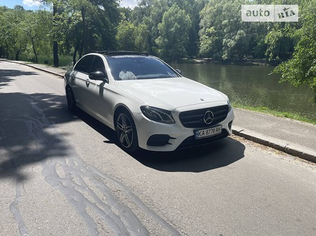 Mercedes-Benz E 180 2018  випуску Київ з двигуном 1.7 л бензин седан автомат за 42000 долл. 