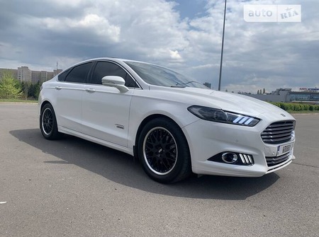 Ford Fusion 2015  випуску Дніпро з двигуном 2 л гібрид седан автомат за 19000 долл. 