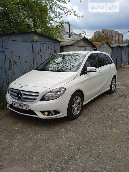 Mercedes-Benz B 180 2014  випуску Івано-Франківськ з двигуном 1.5 л дизель універсал автомат за 12000 долл. 