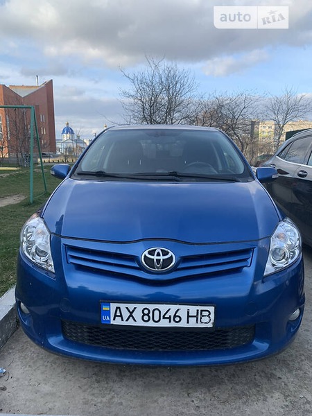 Toyota Auris 2011  випуску Луцьк з двигуном 1.6 л бензин седан автомат за 8500 долл. 