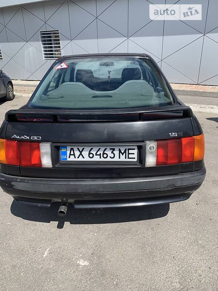 Audi 80 1987  випуску Харків з двигуном 1.8 л бензин седан механіка за 2250 долл. 