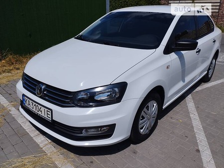 Volkswagen Polo 2017  випуску Київ з двигуном 1.6 л бензин седан механіка за 10200 долл. 