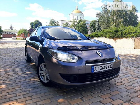 Renault Fluence 2011  випуску Київ з двигуном 1.6 л  седан механіка за 5500 долл. 