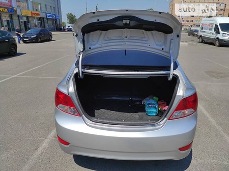 Hyundai Accent 2013  випуску Полтава з двигуном 1.6 л бензин седан автомат за 8300 долл. 