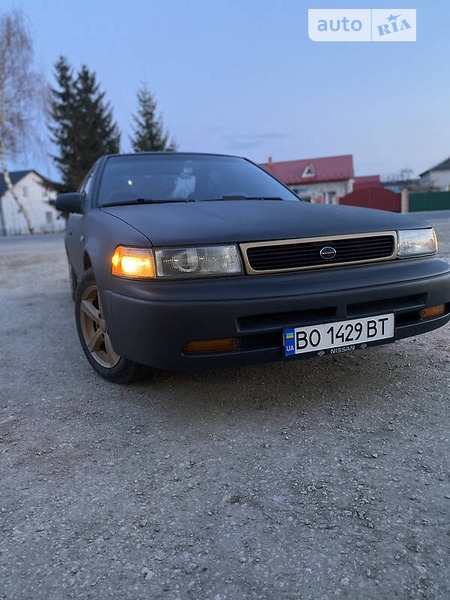 Nissan Maxima 1993  випуску Тернопіль з двигуном 3 л  седан механіка за 2500 долл. 