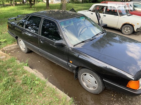 Audi 100 1989  випуску Чернівці з двигуном 1.8 л бензин седан механіка за 2350 долл. 