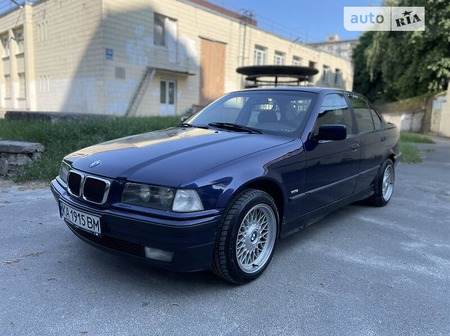 BMW 323 1997  випуску Київ з двигуном 2.5 л бензин седан механіка за 3400 долл. 