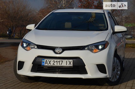 Toyota Corolla 2015  випуску Дніпро з двигуном 1.8 л бензин седан автомат за 8900 долл. 