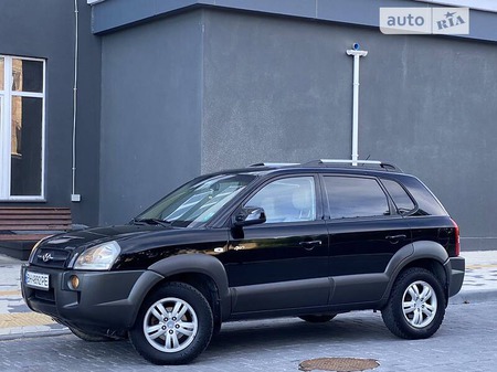 Hyundai Tucson 2005  випуску Одеса з двигуном 2 л дизель позашляховик механіка за 6599 долл. 