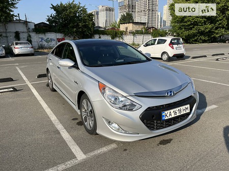 Hyundai Sonata 2014  випуску Київ з двигуном 2.4 л гібрид седан автомат за 13000 долл. 