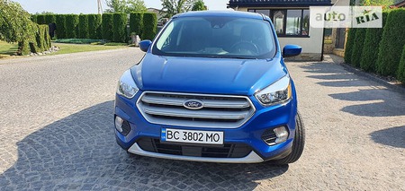 Ford Escape 2019  випуску Львів з двигуном 1.5 л бензин позашляховик автомат за 16799 долл. 