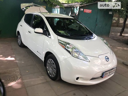 Nissan Leaf 2015  випуску Одеса з двигуном 0 л електро седан автомат за 14900 долл. 