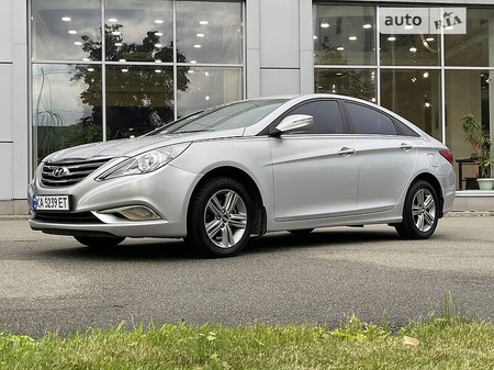Hyundai Sonata 2013  випуску Київ з двигуном 2 л газ седан автомат за 6600 долл. 