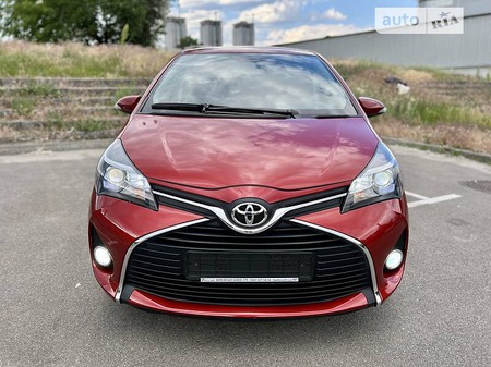 Toyota Yaris 2015  випуску Київ з двигуном 1.3 л бензин хэтчбек автомат за 12700 долл. 