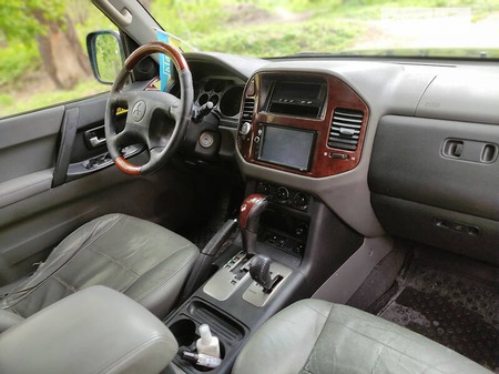 Mitsubishi Pajero 2006  випуску Дніпро з двигуном 3 л бензин позашляховик автомат за 8000 долл. 
