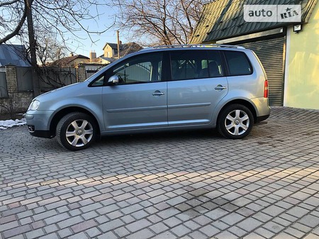 Volkswagen Touran 2006  випуску Тернопіль з двигуном 2 л  універсал механіка за 7500 долл. 