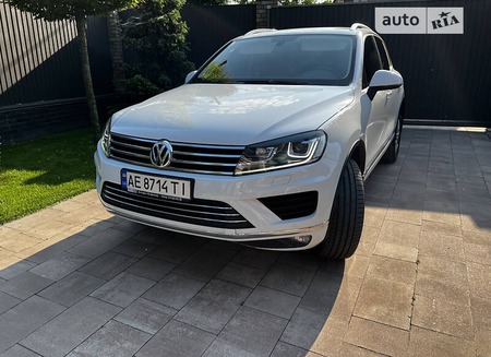 Volkswagen Touareg 2016  випуску Київ з двигуном 3 л дизель позашляховик автомат за 31500 долл. 