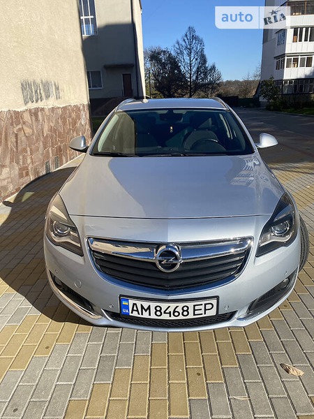 Opel Insignia 2015  випуску Житомир з двигуном 2 л дизель універсал механіка за 10300 долл. 
