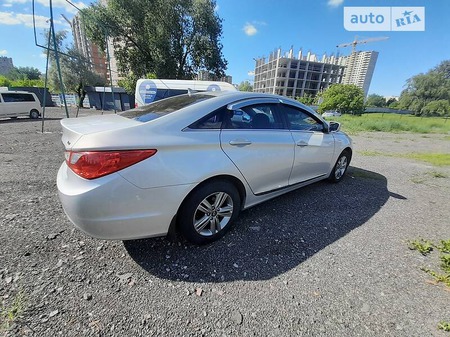 Hyundai Sonata 2013  випуску Київ з двигуном 0 л газ седан автомат за 8199 долл. 