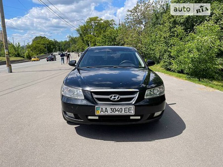 Hyundai Sonata 2007  випуску Київ з двигуном 2 л бензин седан механіка за 5600 долл. 