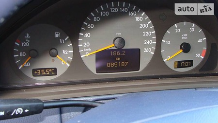 Mercedes-Benz E 320 2001  випуску Чернігів з двигуном 3.2 л дизель седан автомат за 20000 долл. 