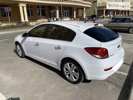 Chevrolet Cruze 2016  випуску Київ з двигуном 1.4 л бензин хэтчбек автомат за 10000 долл. 
