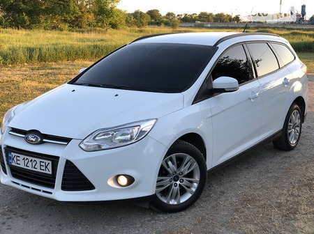 Ford Focus 2013  випуску Дніпро з двигуном 1 л бензин універсал механіка за 6900 долл. 