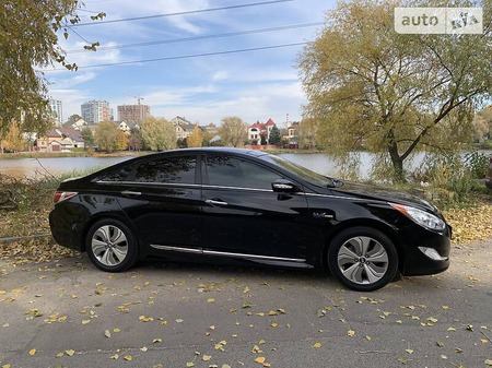 Hyundai Sonata 2014  випуску Київ з двигуном 2.4 л гібрид седан автомат за 11999 долл. 