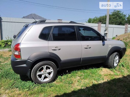 Hyundai Tucson 2006  випуску Київ з двигуном 2 л  позашляховик механіка за 7300 долл. 