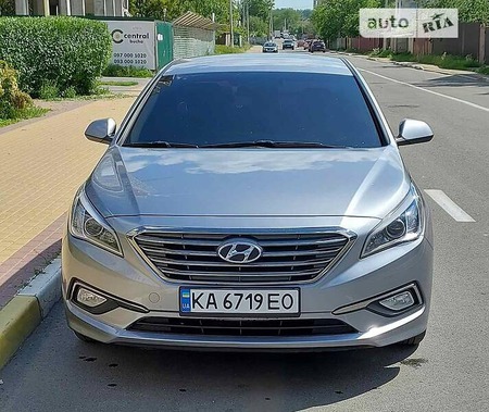 Hyundai Sonata 2016  випуску Київ з двигуном 0 л газ седан автомат за 12000 долл. 