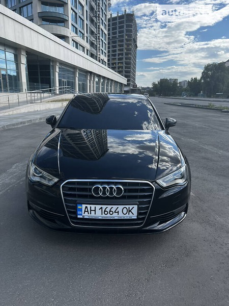 Audi A3 Limousine 2015  випуску Дніпро з двигуном 1.6 л дизель седан автомат за 16200 долл. 