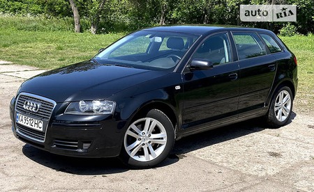 Audi A3 Limousine 2004  випуску Полтава з двигуном 1.6 л бензин хэтчбек механіка за 5500 долл. 