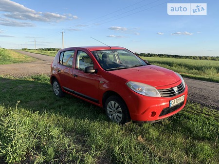 Dacia Sandero 2009  випуску Черкаси з двигуном 1.4 л бензин хэтчбек механіка за 3800 долл. 