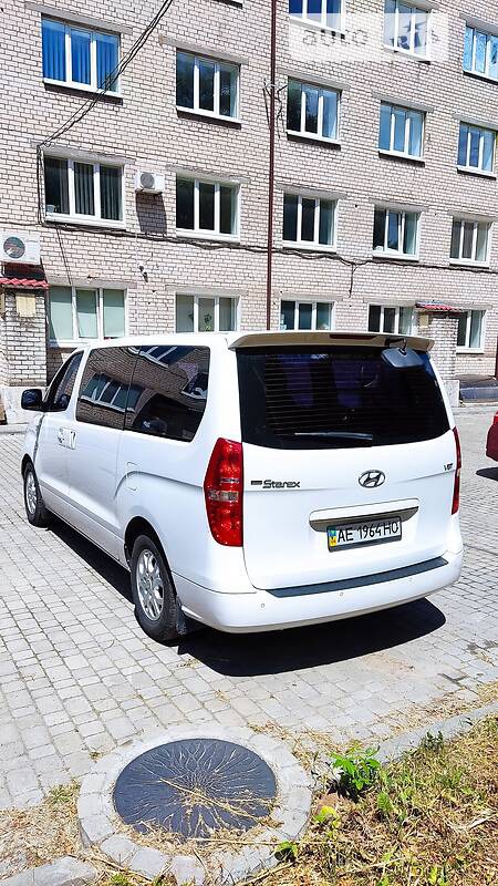 Hyundai H-1 2014  випуску Дніпро з двигуном 0 л дизель мінівен автомат за 16900 долл. 