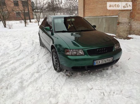 Audi A3 Limousine 1998  випуску Харків з двигуном 1.6 л  хэтчбек механіка за 4400 долл. 