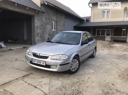 Mazda 323 2000  випуску Чернівці з двигуном 1.5 л бензин седан механіка за 4200 долл. 