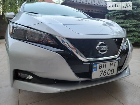 Nissan Leaf 2019  випуску Одеса з двигуном 0 л електро хэтчбек  за 24500 долл. 