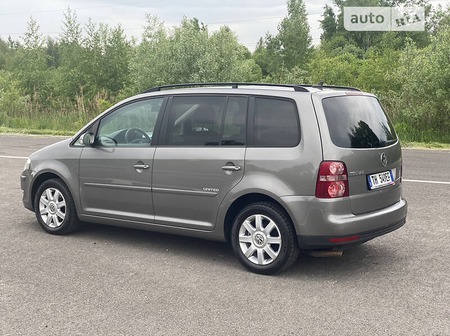 Volkswagen Touran 2009  випуску Луцьк з двигуном 2 л  мінівен механіка за 6850 долл. 