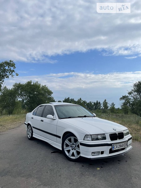 BMW 328 1996  випуску Дніпро з двигуном 2.8 л бензин седан механіка за 4299 долл. 