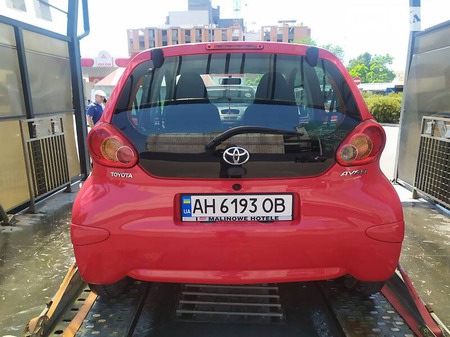 Toyota Aygo 2006  випуску Дніпро з двигуном 0 л  хэтчбек  за 5500 долл. 