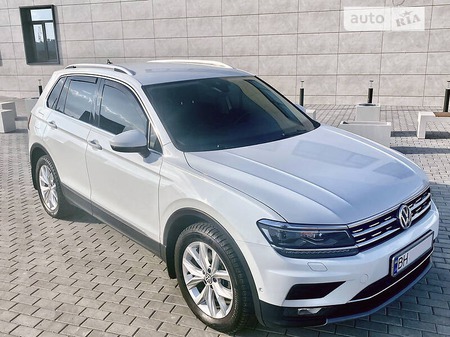 Volkswagen Tiguan 2018  випуску Одеса з двигуном 2 л дизель позашляховик автомат за 27500 долл. 