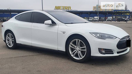 Tesla S 2015  випуску Харків з двигуном 0 л електро седан  за 30000 долл. 