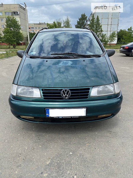 Volkswagen Sharan 1997  випуску Львів з двигуном 1.9 л дизель мінівен механіка за 1600 долл. 