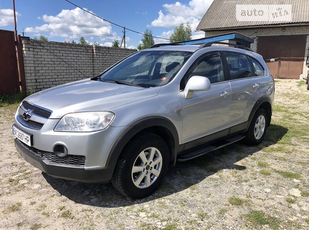 Chevrolet Captiva 2009  випуску Рівне з двигуном 2.4 л  позашляховик механіка за 5850 долл. 